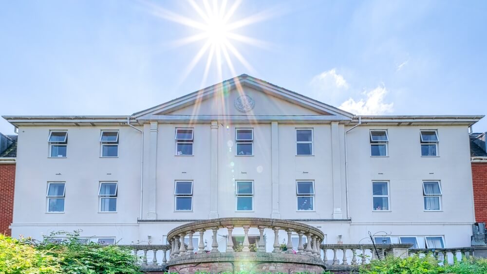 Front view of Lakeside at Watermead care Home